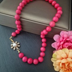 Colar Curto Pedras Fuchsia com Flor