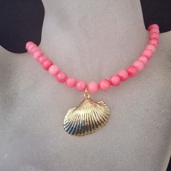Colar Pedras Semi-Preciosas com Concha Dourada - Tons Rosa Velho