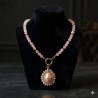 Colar Pedras Quartzo Rosa com Pérola Rosa Trabalhada - Dourado